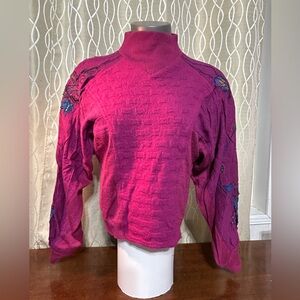 VTG 80’s bead and appliqué fuscha sweater
Long dolman sleeves